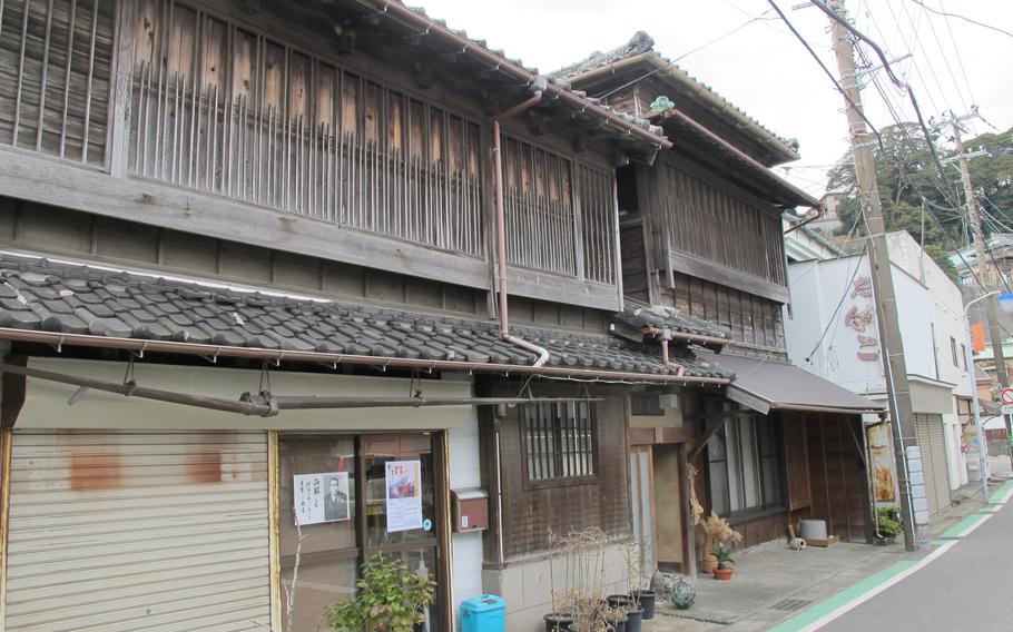 Kon-yacho District in West Uraga is filled with old traditional Japanese shrines, temples and townhouses, reminiscent of the era when Perry arrived.